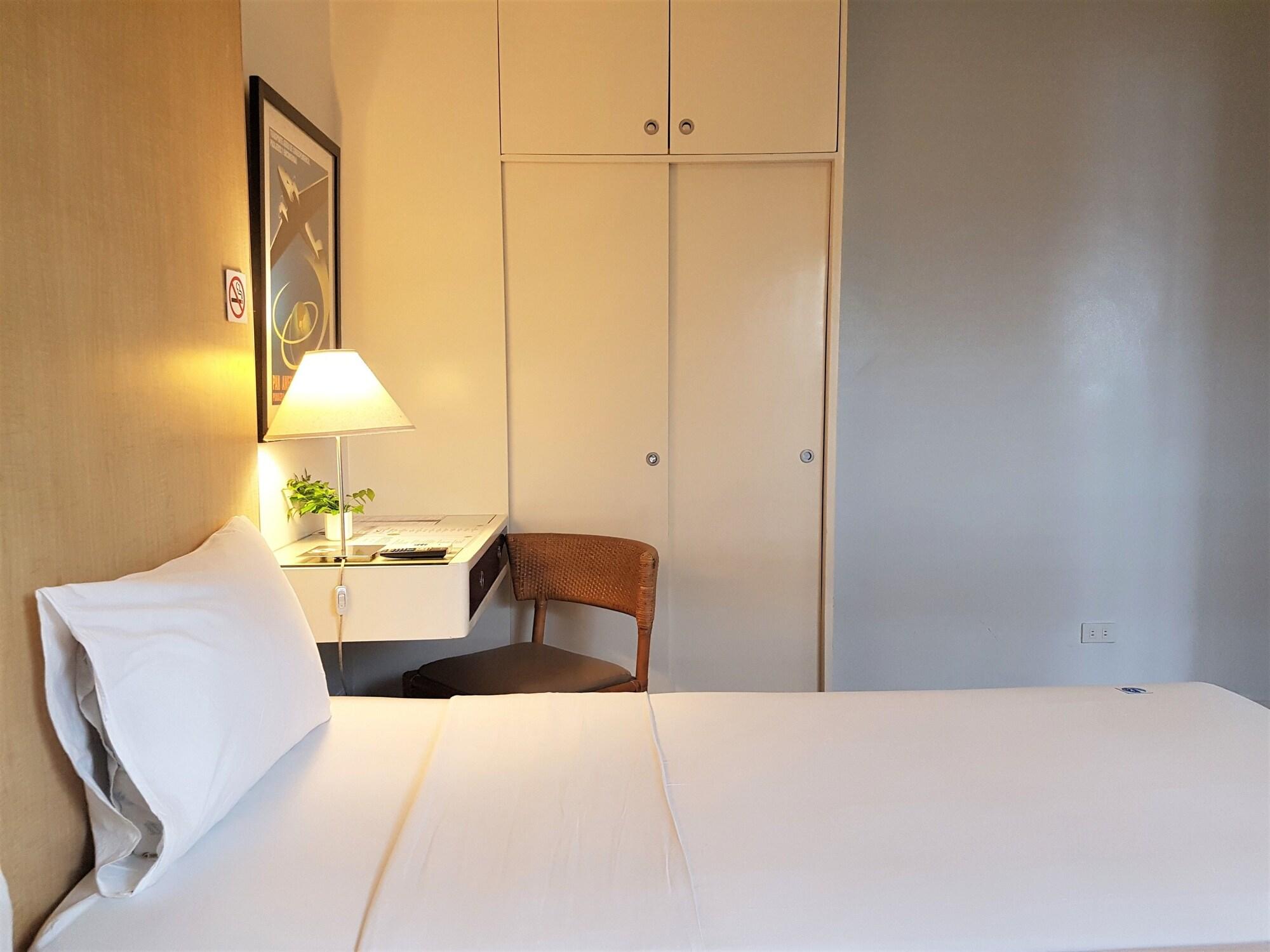 The Clipper House, Poblacion Makati Манила Экстерьер фото